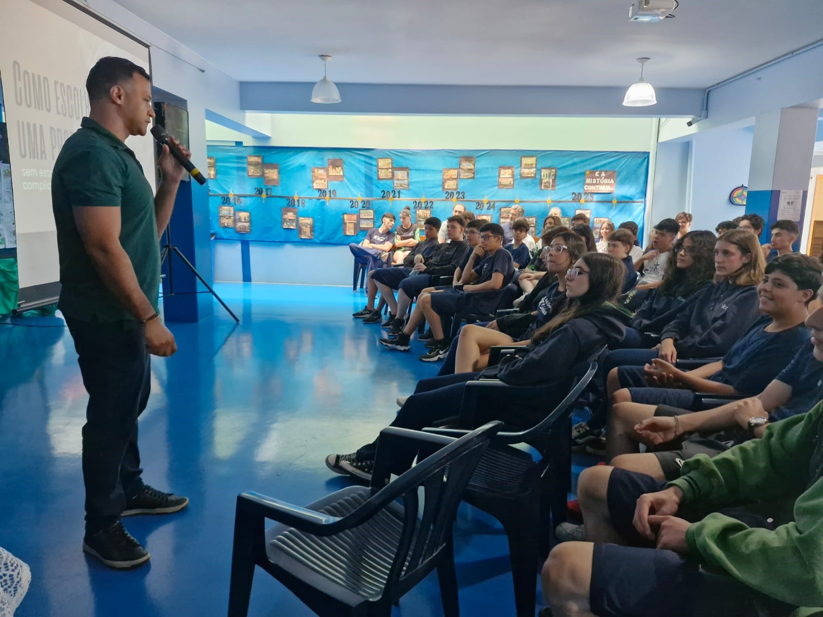 Aconteceu no Srius: EPIC - Escolha Profissional Inteligente e Consciente, palestra ministrada pelo Psiclogo Clber Monteiro aos alunos do Ensino Mdio. - Colgio Estrela Srius