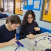 Alunos(as) do 1 Ano do Ensino Mdio realizam atividade especial sobre pintura com tinta nanquim. - Colgio Estrela Srius