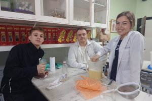 Aula prtica de Qumica no Laboratrio de Cincias possibilita que os alunos do Ensino Mdio 